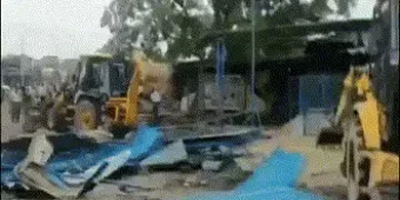 અમે હાથ પગ જોડતાં રહ્યા પણ…’ બુલડોઝર એક્શન બાદ ભાઈને ગુમાવનારા ભાજપ નેતાની વ્યથા | bjp mandal adhy…