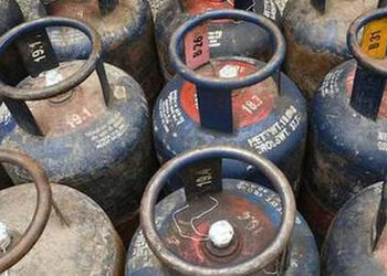BIG NEWS: કોમર્શિયલ LPG સિલિન્ડરના ભાવમાં 33.50 રૂપિયાનો ઘટાડો, આજથી નવા ભાવ અમલી | Commercial Cylin…