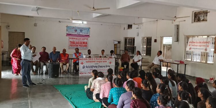 એન.એસ.એસ.યુનિટ, મહિલા કૉલેજમાં થેલેસેમિયા ટેસ્ટ માટે મેડીકલ કેમ્પ યોજાયો