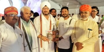 બિહારના પટનામાં વિશ્વકર્મા રાજનીતિક અધિકાર રેલીમાં ગુજરાતનાં કાલુરામ લુહારની હાજરી તથા યુવા નેતા નિલ…