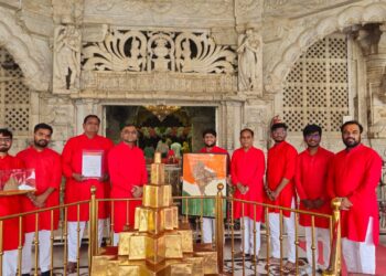 અંબાજી થી શારદાપીઠ-કાશ્મીર યાત્રાનું પ્રસ્થાન કરાવતા જિલ્લા કલેકટરશ્રી મિહિર પટેલ