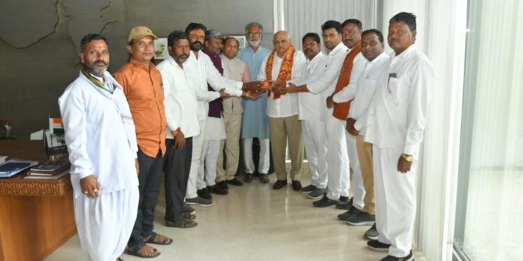 દાંતા અમીરગઢ તાલુકાના આદિવાસી નાગરિકોને દાખલા બાબતે પડતી મુશ્કેલી બાબતે સીએમ ને રજૂઆત કરી