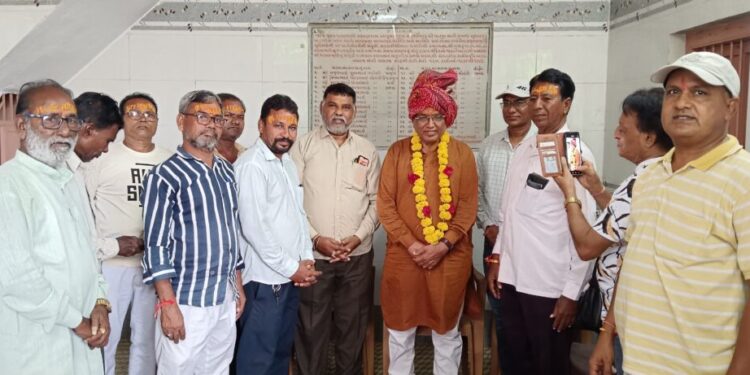 પાટણ શહેર વાલ્મિકી સમાજ દ્વારા અમદાવાદના પૂર્વ સાંસદનું પાઘડી પહેરાવીને સ્વાગત કરાયું