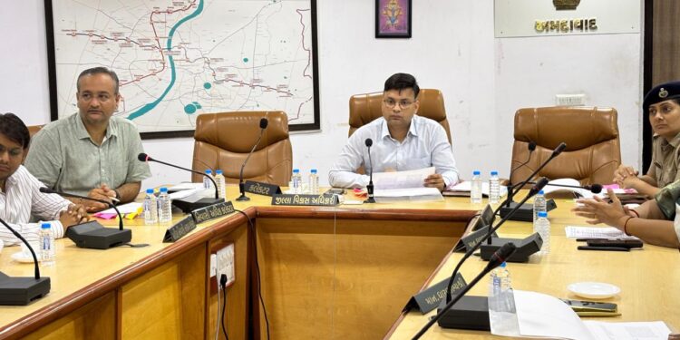 અમદાવાદ ખાતે જિલ્લા વિકાસ અધિકારીના અધ્યક્ષસ્થાને જિલ્લા સંકલન અને ફરિયાદ નિવારણ સમિતિની બેઠક યોજાઈ