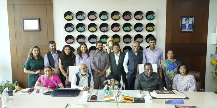 ઝિમ્બાબ્વેના ઉપ રાષ્ટ્રપતિ અને તેમના ઉચ્ચ સ્તરીય પ્રતિનિધિમંડળની બે દિવસીય સુરત મુલાકાતનો આરંભ