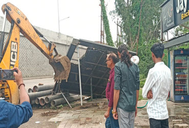 વડોદરા-કરજણ હાઇવેની ટ્રાફિક સમસ્યા ઉકેલવા જતાં હાઇવેના દબાણોનું કામ પોલીસને માથે આવ્યું | Police too…