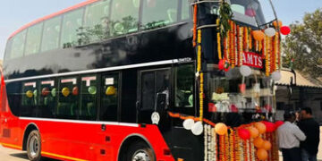 અમદાવાદમાં 4 નવી ડબલ ડેકર AMTS બસો દોડશે: SP રિંગ રોડ, વૈષ્ણોદેવી, વસ્ત્રાલના લોકોને મળશે સુવિધા | A…