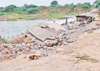 મેશ્વો નદી પરનો કોઝવે ધોવાતા ખેડા અને મહેમદાવાદના 40 ગામની હાલત કફોડી