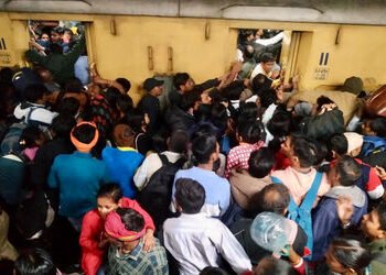 ‘એક બેગ’ને કારણે 18 લોકો ભીડ નીચે કચડાયાં… નવી દિલ્હી સ્ટેશન નાસભાગ અંગે સરકારનો ઘટસ્ફોટ | 18 Deat…