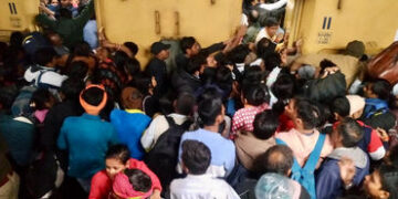 ‘એક બેગ’ને કારણે 18 લોકો ભીડ નીચે કચડાયાં… નવી દિલ્હી સ્ટેશન નાસભાગ અંગે સરકારનો ઘટસ્ફોટ | 18 Deat…