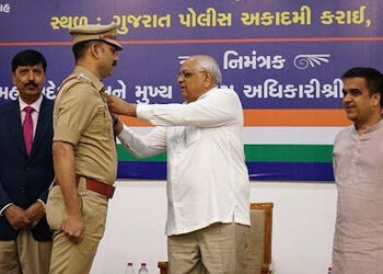 જામનગર ગ્રામ્યના ડીવાયએસપી રાજેન્દ્રકુમાર દેવધાને ઉત્કૃષ્ટ સેવા બદલ મુખ્યમંત્રીના હસ્તે ચંદ્રક એનાયત…