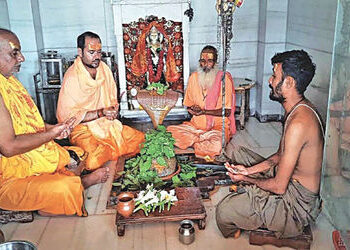 દ્વાપરયુગ સમયના કાંત્રોડી ગામના કુંતેશ્વર મહાદેવ મંદિરે ભક્તોનો જમાવડો | A gathering of devotees at …