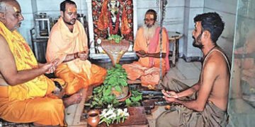 દ્વાપરયુગ સમયના કાંત્રોડી ગામના કુંતેશ્વર મહાદેવ મંદિરે ભક્તોનો જમાવડો | A gathering of devotees at …