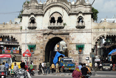 વડોદરામાં પાર્કિંગનો લોહીયાળ બનતો મુદ્દો,રોજ મારામારીઃપાર્કિંગના મુદ્દે બે વર્ષમાં ત્રીજી હત્યા | Th…