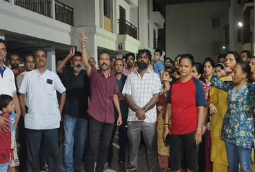 વીજ બિલ બાકી હોવાનો મેસેજ પણ નહીં અને સ્માર્ટ મીટરનું જોડાણ કપાઈ ગયું, 84 પરિવાર 12 કલાક લાઇટ વગર રહ…