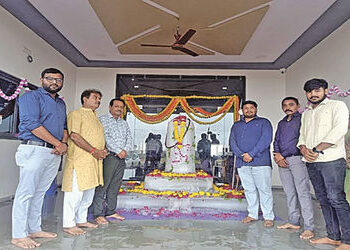 સાયલામાં બરફનાં શિવલિંગની પ્રતિકૃતિ બનાવાઈ