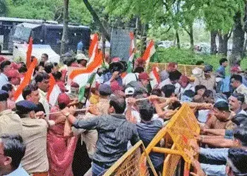પાટનગરમાં વિધાનસભાનો ઘેરાવ કરવા જતા માજી સૈનિકોનું પોલીસ સાથે ઘર્ષણ | Former soldiers clash with pol…