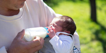 વર્લ્ડ બ્રેસ્ટ ફીડિંગ વીક : ગુજરાતમાં 21357 માતાએ પોતાના દૂધનું દાન કરતાં 19731 બાળકોને નવજીવન | guj…