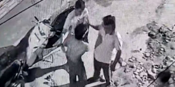 બોલિવૂડ એક્ટ્રેસના ભાઈની હત્યાના CCTV આવ્યા સામે, પાર્કિંગને લઈને થઈ હતી બબાલ | Bollywood Actress Br…