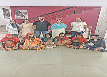 બાકરોલ-ધોળકા માર્ગ પરથી દસ બાંગ્લાદેશી નાગરિક ઝડપાયા | Ten Bangladeshi nationals arrested on Bakrol …