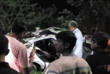 અરવલ્લીના મોડાસામાં માઝુમ બ્રિજ પરથી કાર નદીમાં ખાબકી, ચાર યુવાનના મોત | Modasa Tragedy: Car Falls 4…