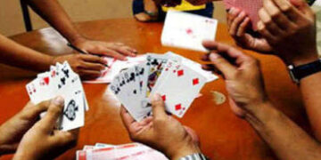 જાહેરમાં જુગાર રમતી 6 મહિલા સહિત 23 ઝડપાયા | 23 people including 6 women caught gambling in public