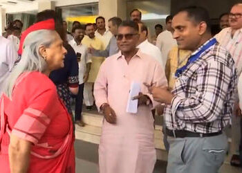 VIDEO:જયા બચ્ચને ફરી પિત્તો ગુમાવ્યો, સેલ્ફી લઈ રહેલા વ્યક્તિને ધક્કો માર્યો, ‘શું કરી રહ્યા છો, શું…