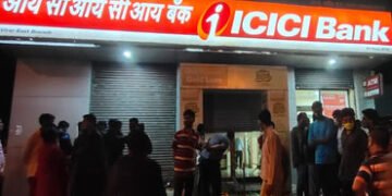 વિરોધ બાદ ICICI બેન્કનો યુ-ટર્ન! રૂ. 50 હજારવાળી મિનિમમ બેલેન્સની લિમિટ ઘટાડી, જાણો નવા ફેરફાર | ICI…