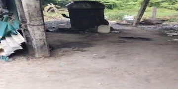 બાવળાના વાસણા-ઢેઢાળ ગામે દેશી દારૃની ભઠ્ઠી પર જનતા રેડ | People pour on the country liquor kiln in t…