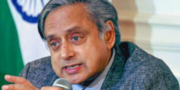 યુઝરે ઈંગ્લિશમાં કર્યો એવો સવાલ કે ખુદ શશી થરુરનું માથું ચકરાઈ ગયું, કહ્યું- ભાઈ શું કહેવા માગો છો? …