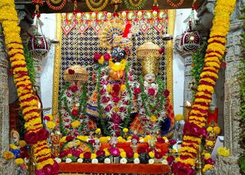 ધોરાજીના સુપેડીમાં આવેલા મુરલીમનોહર મંદિરમાં લલિત ત્રિભંગી મુદ્રામાં બિરાજતાં ભગવાન શ્રીકૃષ્ણ | lord…