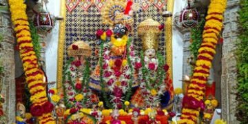 ધોરાજીના સુપેડીમાં આવેલા મુરલીમનોહર મંદિરમાં લલિત ત્રિભંગી મુદ્રામાં બિરાજતાં ભગવાન શ્રીકૃષ્ણ | lord…
