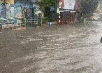જન્માષ્ટમીએ અમદાવાદમાં જળબંબાકાર, કડાકા-ભડાકા સાથે વરસાદી માહોલ, બે અંડરપાસ બંધ | Ahmedabad heavy on…