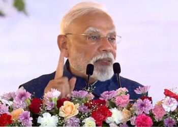 ‘અમે ખોટા કાયદાઓને વીણી-વીણીને ખતમ કરીશું’, દિલ્હીની જનસભામાં બોલ્યા વડાપ્રધાન મોદી | pm narendra mo…
