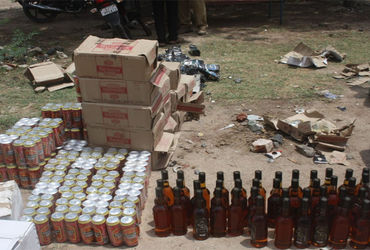 ભાવનગર-સોમનાથ હાઇવે પરથી વિદેશી દારૂ ભરેલ આયસર સાથે એક શખ્સ ઝબ્બે | ice cream truck filled with fore…