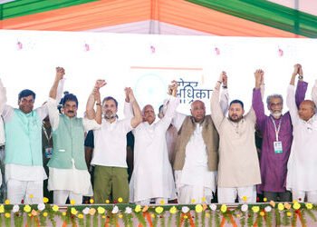 ‘વોટ ચોરી’ મુદ્દે વિપક્ષ સંસદમાં મહાભિયોગનો પ્રસ્તાવ લાવે તેવી શક્યતા, ચૂંટણી પંચની મુશ્કેલી વધશે | …