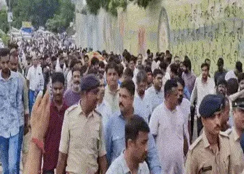 અમદાવાદ સેવન્થ ડે હત્યા કેસઃ પોલીસ બંદોબસ્ત સાથે નીકળી વિદ્યાર્થીની અંતિમ યાત્રા, મોટી સંખ્યામાં જોડ…