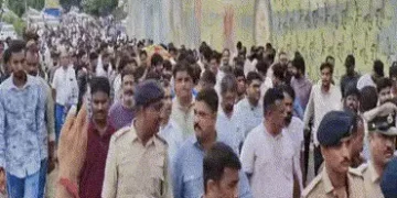 અમદાવાદ સેવન્થ ડે હત્યા કેસઃ પોલીસ બંદોબસ્ત સાથે નીકળી વિદ્યાર્થીની અંતિમ યાત્રા, મોટી સંખ્યામાં જોડ…