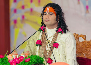 ‘લિવ-ઈનમાં તો કૂતરા-બિલાડી રહે છે…’,અનિરુદ્ધાચાર્યના વધુ એક વિવાદિત નિવેદન પર હોબાળો | aniruddhach…
