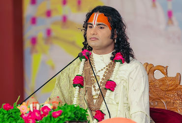 ‘લિવ-ઈનમાં તો કૂતરા-બિલાડી રહે છે…’,અનિરુદ્ધાચાર્યના વધુ એક વિવાદિત નિવેદન પર હોબાળો | aniruddhach…