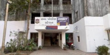 માથા વગરની લાશની તપાસ કરતી પોલીસને બે મહિના પહેલાં ગુમ થયેલો યુવક મુંબઇથી હેમખેમ મળ્યોઃપરિવાર ખુશ | …
