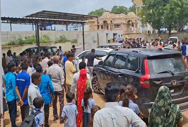 સાણંદની માણકોલ પ્રાથમિક શાળાના શિક્ષકે 4 વિદ્યાર્થીઓને માર મારતા હોબાળો | Teacher of Mankol Primary …