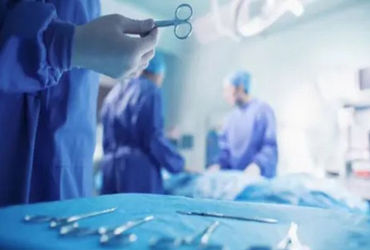 અચરજ પમાડતી ઘટના: પતિનો જીવ બચાવવા પત્નીએ લિવર દાન કર્યું, સર્જરી બાદ બંનેના મોત | a woman donated h…