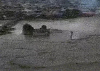 VIDEO: કાશ્મીર બાદ હિમાચલમાં પણ આકાશી આફત: પાણીના ધસમસતા પ્રવાહ વચ્ચે 300 વર્ષ જૂનું શિવ મંદિર અડીખમ…