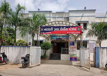 નવસારીમાં ચોંકાવનારી ઘટના: લિવ ઇન રિલેશનશિપમાં રહેતા પુરૂષે મહિલા પાર્ટનરની કરી હત્યા, કારણ જાણીને પ…