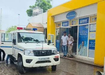 રીબડા ફાયરિંગ કેસઃ પોલીસે વધુ બે આરોપીની કરી ધરપકડ, ભાડૂતીઓને હથિયાર પૂરા પાડ્યાનો આરોપ | Ribda Firi…