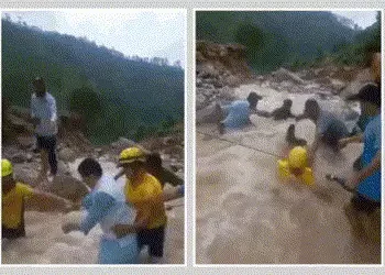VIDEO: ભાજપના ધારાસભ્ય વરસાદી પાણીના વહેણમાં વહી જતાં હેમખેમ બચ્યા, સિક્યોરિટી તણાયો | Cloudburst in…