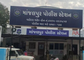મોપેડ સવાર મહિલાના કાનમાંથી સોનાની બુટ્ટી આંચકીને બાઈક સવાર ફરાર | Biker flees after snatching gold …