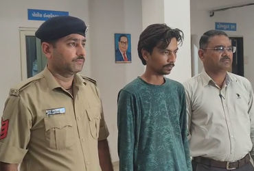 પગાર ઓછો પડતા એમેઝોનના ડીલીવરી બોયે લાખોના મોબાઇલ ચોર્યા | khadia police nabbed amazon delivary boy …