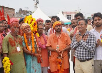 191 વર્ષ જૂનો લાલ દંડા સંઘ પહોંચ્યો માં અંબાને ધામ અંબાજી